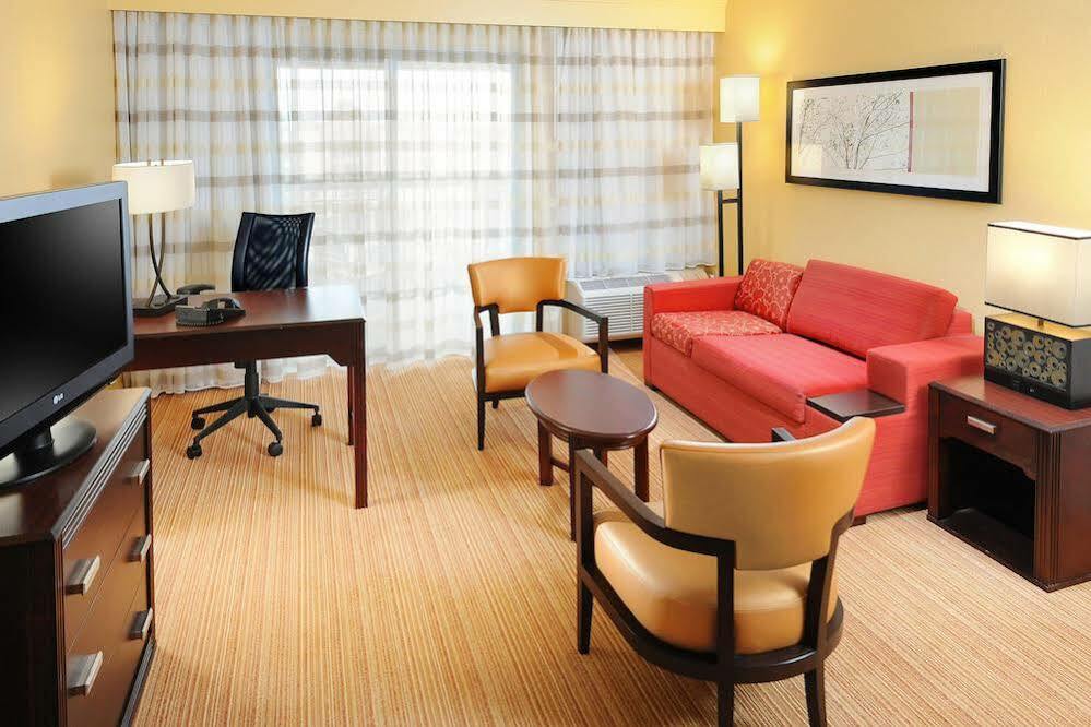 Courtyard By Marriott Oklahoma City Northwest Екстер'єр фото